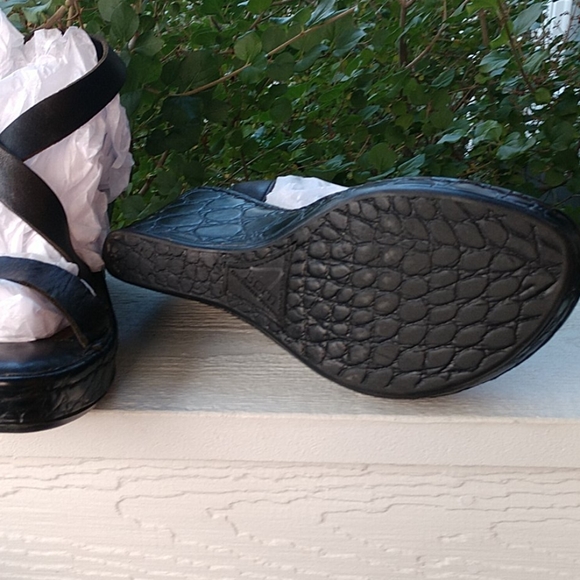 Born Black Platform Sandals - Picture 3 of 5